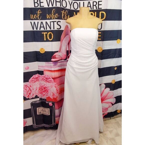 David's Bridal St. Tropez gown - Picture 13 of 15